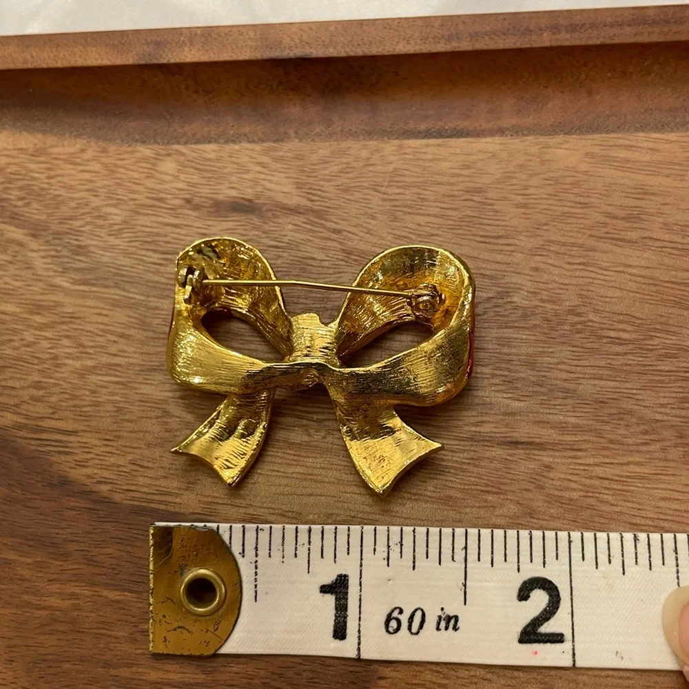 Vintage Red Enamel Gold Tone Bow Brooch Pin Estate Holiday Christmas‎ Festive